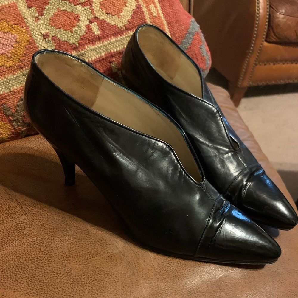 ***SOLD**** Black Chanel Split V Top Heels sz 38 - Picture 1 of 15